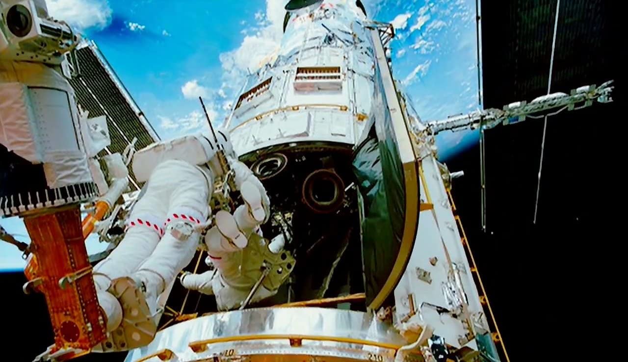 Զ֮ Hubble's Cosmic Journey (2015)